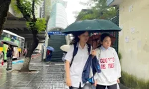 Người miền Bắc ngán ngẩm với nồm ẩm trái mùa